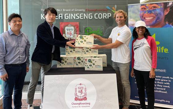 कोरिया जिनसेंग कॉर्प ऑरेंज काउंटी पालक देखभाल संगठन "यंग लाइफ वन" और "कोरियाई अमेरिकी विशेष शिक्षा केंद्र" को चेओंगक्वानजैंग आई-पास उत्पाद दान करता है।